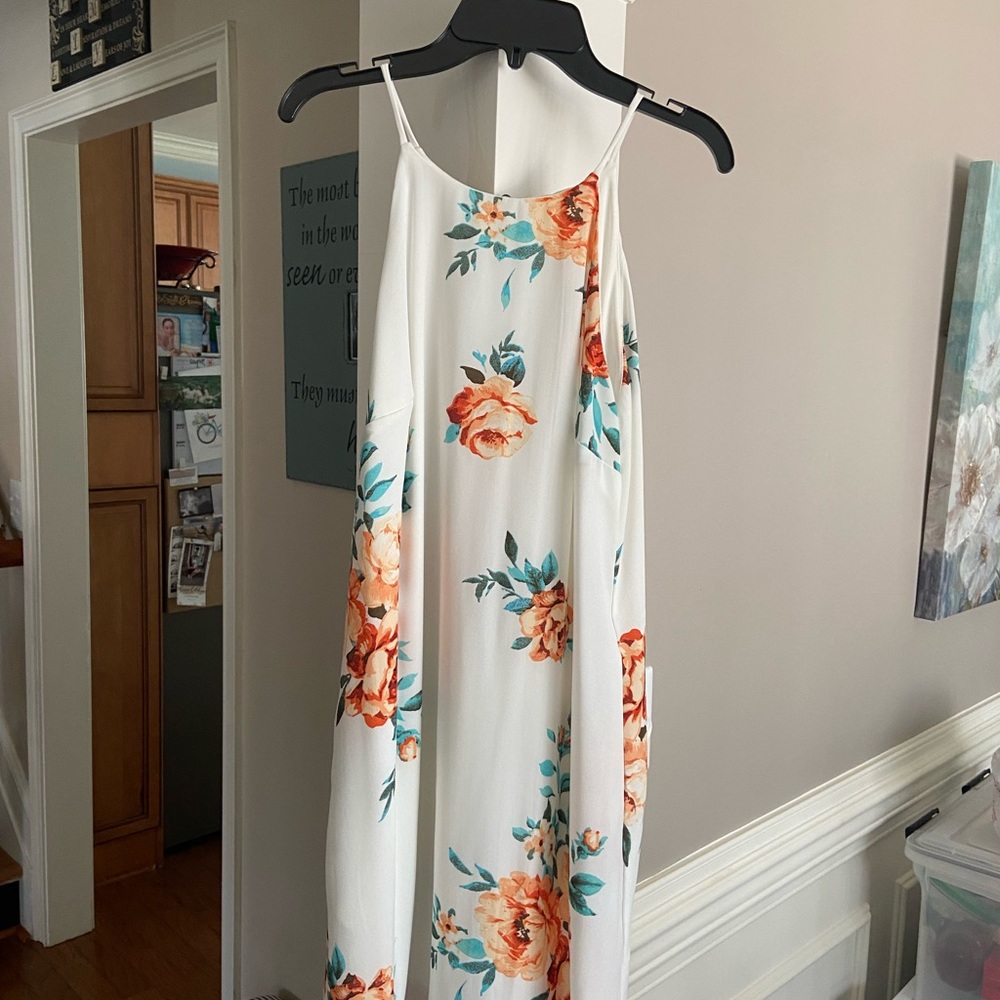Altar’d State Beautiful floral dress fully lined. Size small. EUC!